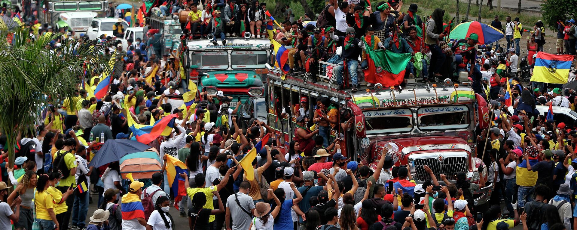 Manifestantes indígenas asisten a una marcha antigubernamental en Cali, Colombia, el miércoles 12 de mayo de 2021 - Sputnik Mundo, 1920, 14.08.2021