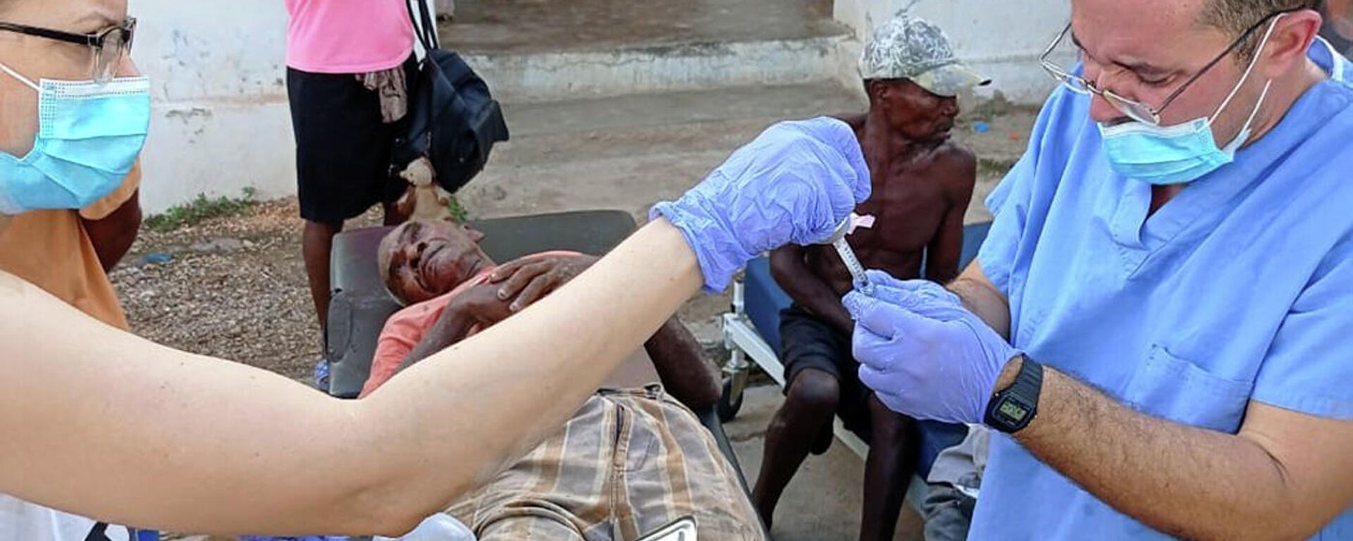 Brigada médica cubana en Haití brinda atención de primeros auxilios a damnificados por terremoto - Sputnik Mundo, 1920, 22.08.2021