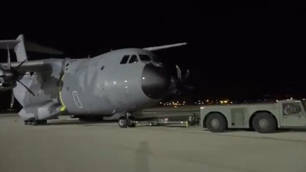 Despega desde Zaragoza uno de los aviones militares para evacuar a los españoles de Afganistán - Sputnik Mundo