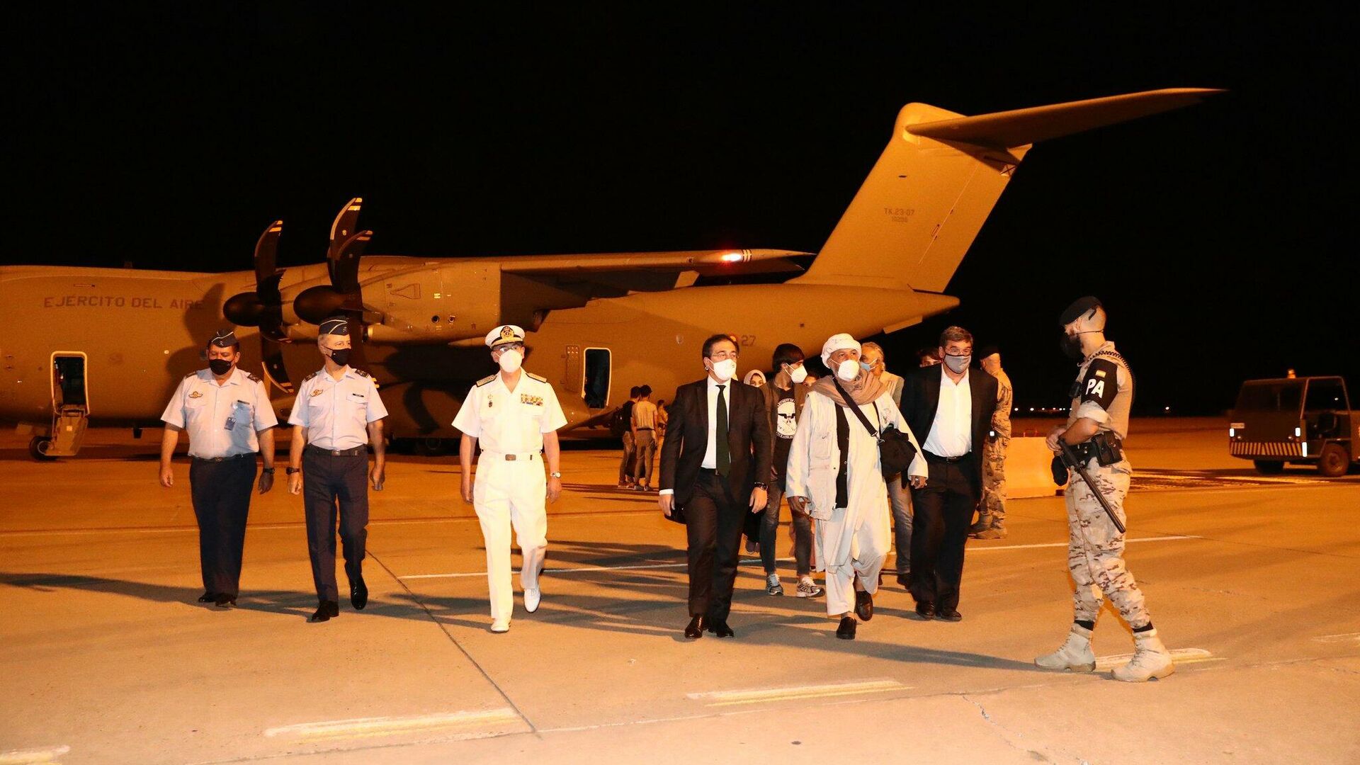 Primer grupo de repatriados españoles llega desde Afganistán la base aérea de Torrejón, el 19 de agosto del 2021 - Sputnik Mundo, 1920, 19.08.2021