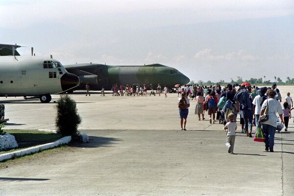 1991: EEUU evacuó de Filipinas a su personal militar no esencial y los civiles del departamento de Defensa tras la erupción del Mount Pinatubo. En total, fueron evacuadas unas 20.000 personas. - Sputnik Mundo
