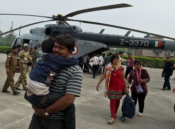 2013: La Fuerza Aérea de India realizó la evacuación en helicópteros más grande de la historia. Logró rescatar a 19.600 personas del valle de Uttarakhand, que resultó afectado por las inundaciones. - Sputnik Mundo