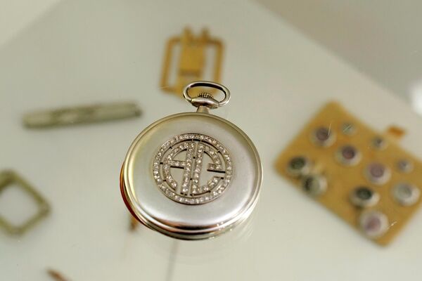 El reloj de bolsillo con incrustaciones de diamantes de Al Capone El reloj de bolsillo con incrustaciones de diamantes de Al Capone - Sputnik Mundo