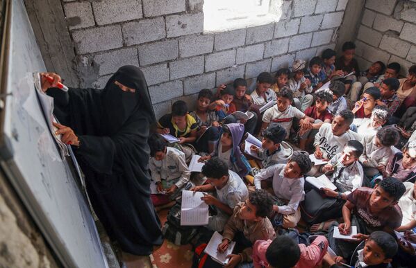 Clase en una escuela de la localidad de Taez (Yemen). - Sputnik Mundo