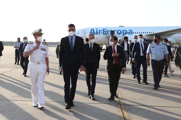 La llegada del avión con evacuados de Kabul a la base militar de Torrejón de Ardoz  - Sputnik Mundo