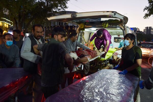 Más tarde, se produjo otra serie de explosiones en Kabul: según datos preliminares, una camioneta talibán* explotó en el centro de la ciudad alrededor de las 9 pm. Minutos más tarde, el canal de televisión Al Jazeera informó de dos explosiones en las afueras de la capital afgana. - Sputnik Mundo