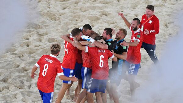 Rusia celebra su victoria en el Mundial de fútbol playa 2021 - Sputnik Mundo