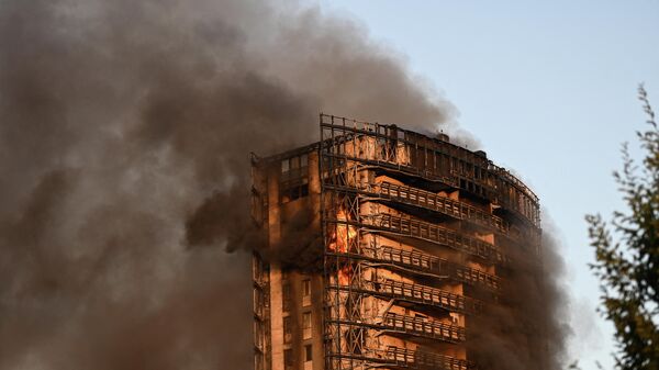 Incendio en un edificio residencial en Milán (Italia), el 29 de agosto del 2021 - Sputnik Mundo