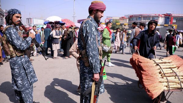 Las fuerzas de seguridad talibanes hacen la guardia en una calle de Kabul, Afganistán, el 4 de septiembre de 2021 - Sputnik Mundo