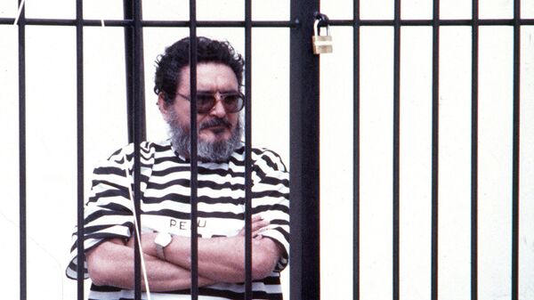 Abimael Guzmán, líder de Sendero Luminoso, detenido en Lima (Perú), el septiembre de 1992 - Sputnik Mundo