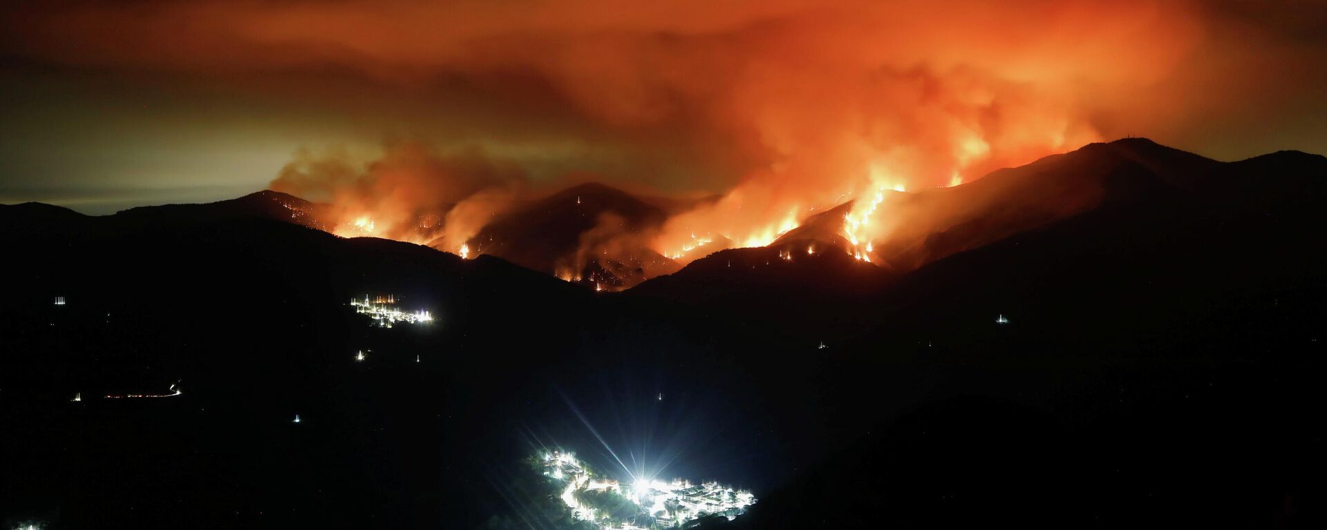 Incendios forestales en Sierra Bermeja, España - Sputnik Mundo, 1920, 14.09.2021