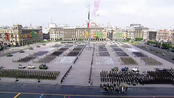 Desfile militar en México por los 200 años de la consumación de la Independencia  - Sputnik Mundo