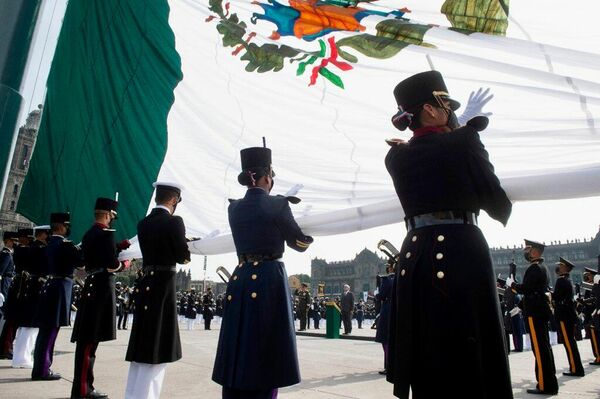 El 27 de septiembre, México festejó el 200 aniversario de la consumación de la independencia con un desfile a gran escala en el que participaron más de 15.000 militares mexicanos y cientos de soldados de distintos países, entre ellos Rusia, Venezuela, Argentina y Perú. - Sputnik Mundo