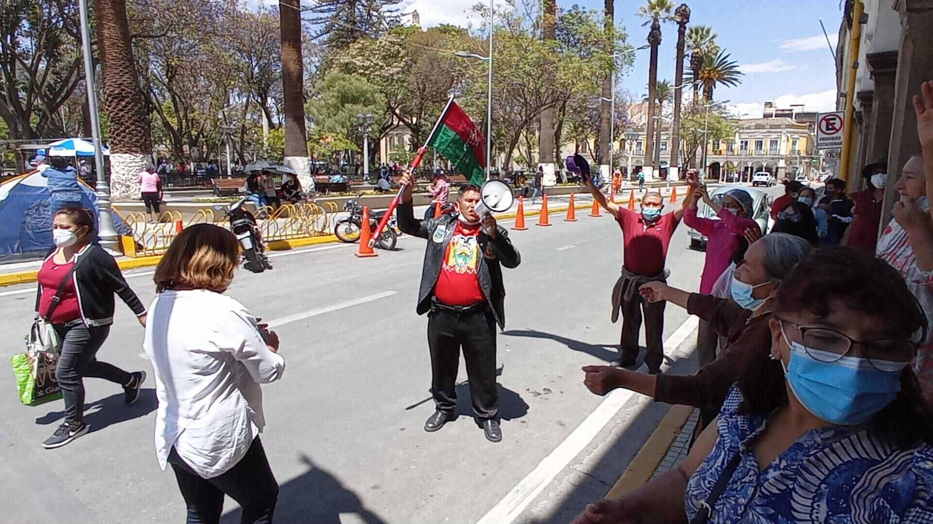 Vigilia frente a la Alcaldía de Cochabamba en defensa de la gestión del alcalde, Manfred Reyes Villa - Sputnik Mundo, 1920, 21.09.2021
