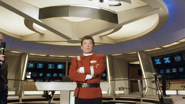 William Shatner en el papel del Capitán Kirk, personaje de la serie televisiva 'Star Trek' - Sputnik Mundo