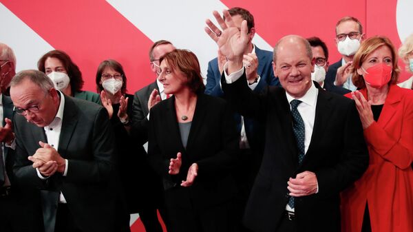 El vicecanciller alemán Olaf Scholz junto a otros miembros del Partido Socialdemócrata de Alemania - Sputnik Mundo