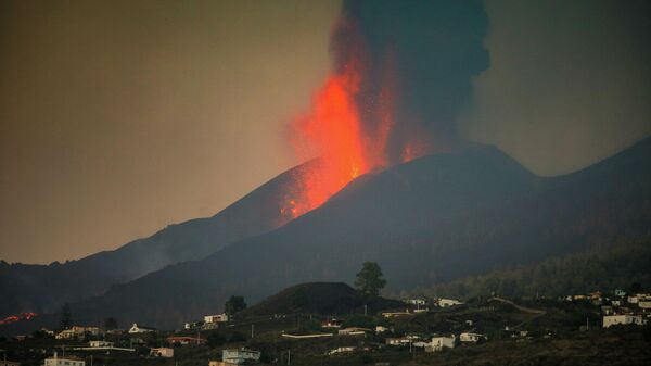 El volcán de La Palma se reactiva - Sputnik Mundo