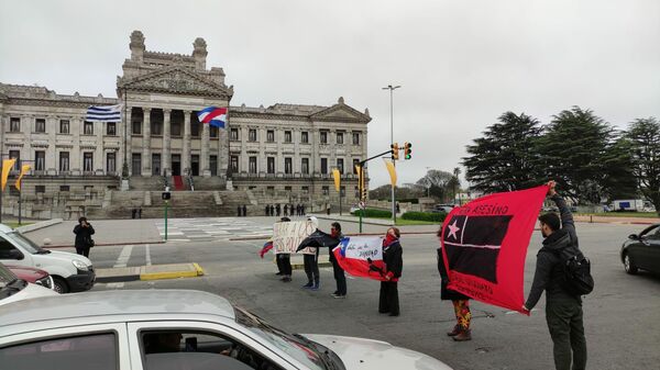 Protesta contra Piñera en Uruguay - Sputnik Mundo