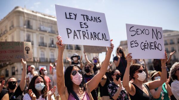una manifestación contra la Ley Trans del Igualdad - Sputnik Mundo