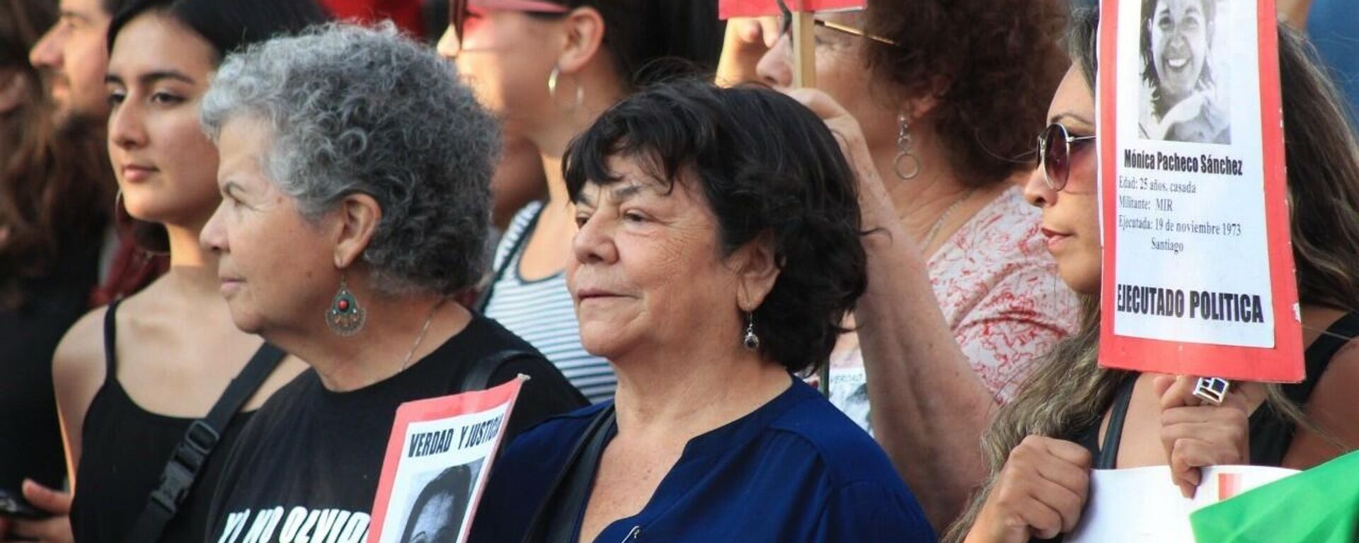 Alicia Lira (centro), presidenta de la Agrupación de Familiares de Ejecutados Políticos (AFEP) de Chile - Sputnik Mundo, 1920, 23.12.2022