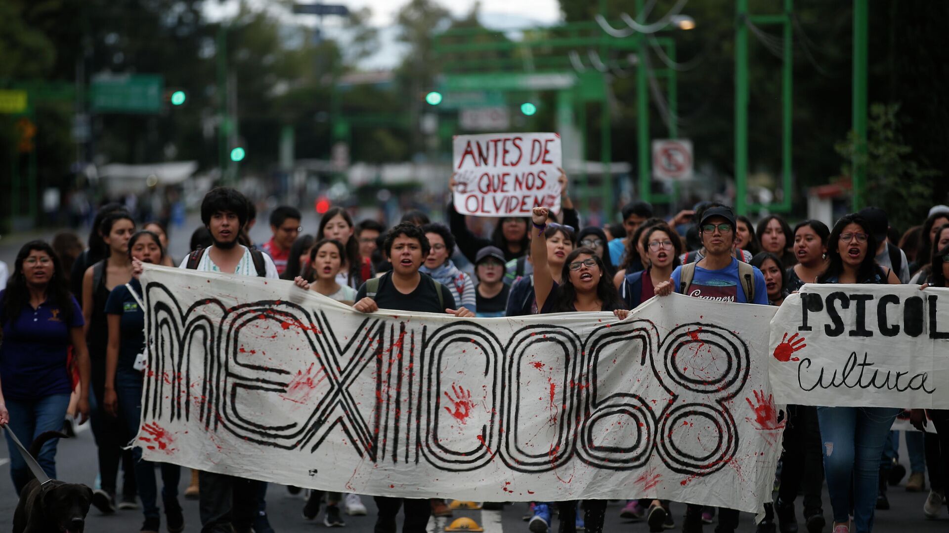 Marcha por el 50 aniversario de la matanza de Tlatelolco - Sputnik Mundo, 1920, 02.10.2021