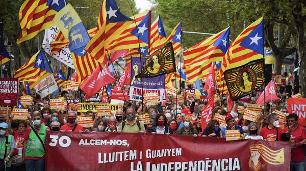 Manifestantes en Barcelona recuerdan en Barcelona el proceso independentista de 2017 - Sputnik Mundo