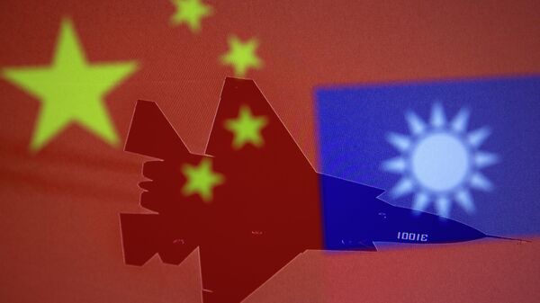 Banderas de China y Taiwán con silueta de un caza - Sputnik Mundo