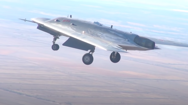 El dron militar ruso Ojotnik durante unas pruebas - Sputnik Mundo