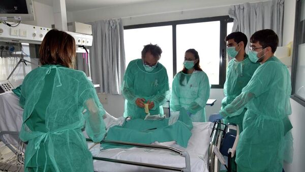 Médicos y enfermeros españoles en Andalucía (archivo) - Sputnik Mundo