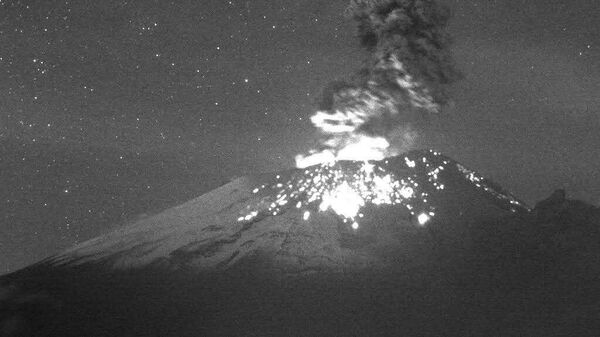 Volcán Popocatépetl en México - Sputnik Mundo