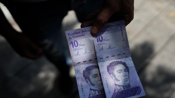 Billetes de 10 bolívares venezolanos - Sputnik Mundo