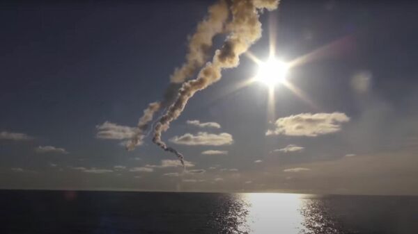 La Flota rusa del Pacífico muestra el lanzamiento de sus misiles antiaéreos | Video - Sputnik Mundo