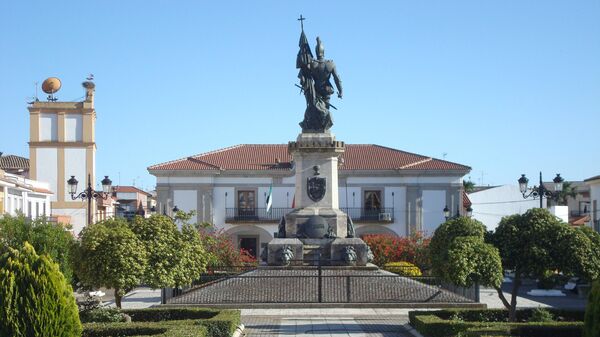 Monumento a Hernán Cortés en Medellín (Badajoz) - Sputnik Mundo