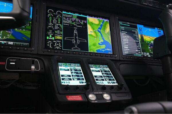Panel de control en la cabina de piloto del nuevo HondaJet 2600 - Sputnik Mundo