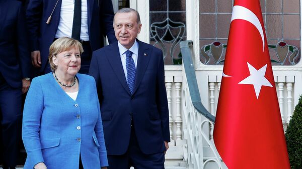 Canciller alemana, Angela Merkel, y el presidente turco, Recep Tayyip Erdogan - Sputnik Mundo