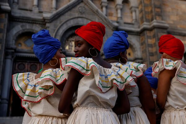 Bailarines haitianos en el primer evento masivo desde la pandemia de COVID-19 en Boston, Estados Unidos. - Sputnik Mundo