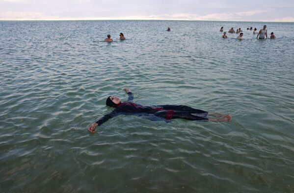 El mar Muerto es el punto más bajo de nuestro planeta, pero continúa bajando año tras año. Hasta la fecha, se encuentra a 430 metros por debajo del nivel del mar. - Sputnik Mundo