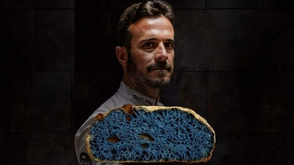 Domi Vélez, panadero andaluz, con el pan de mariposas - Sputnik Mundo