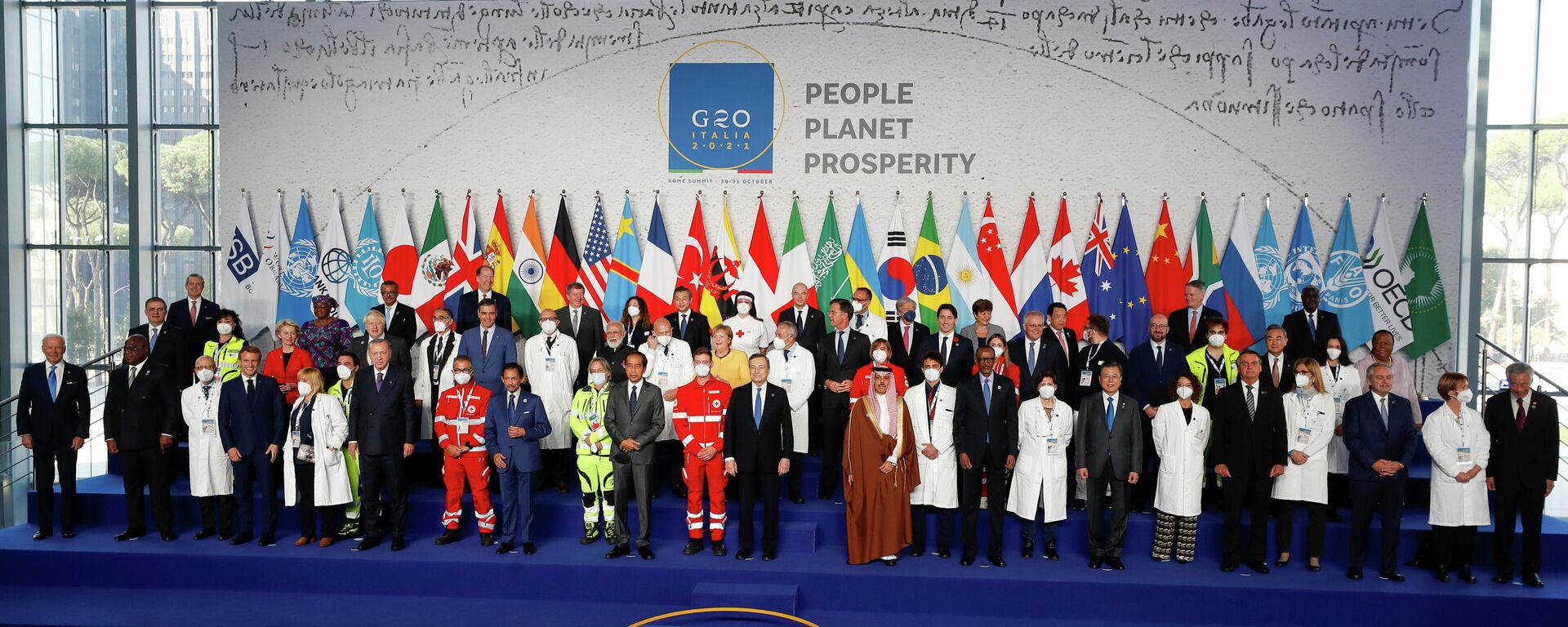 Los líderes estatales del G20 posan durante una sesión de fotos al inicio de la cumbre del G20 en Roma, Italia, el 30 de octubre de 2021 - Sputnik Mundo, 1920, 30.10.2021