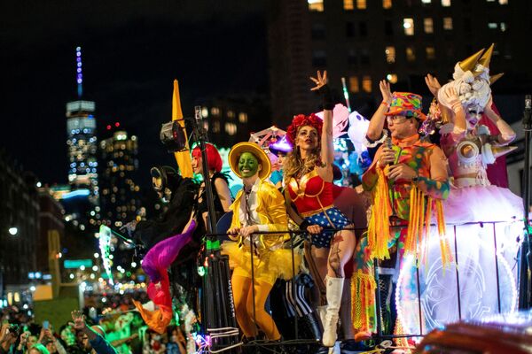 El desfile de Halloween en las calles de Nueva York, celebrado por primera vez desde el fin del confinamiento por la pandemia. - Sputnik Mundo
