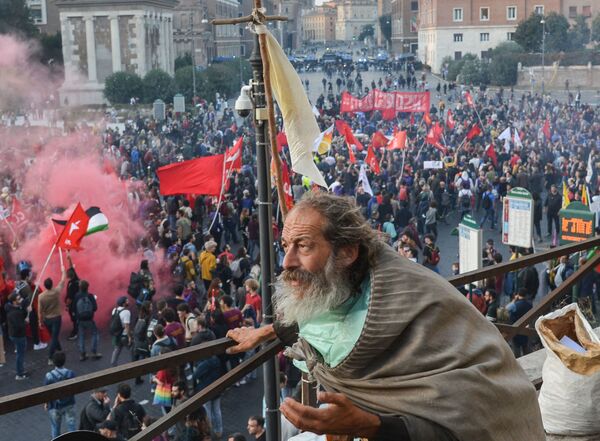 Una manifestación contra la celebración de la Cumbre del G20, en Roma. - Sputnik Mundo