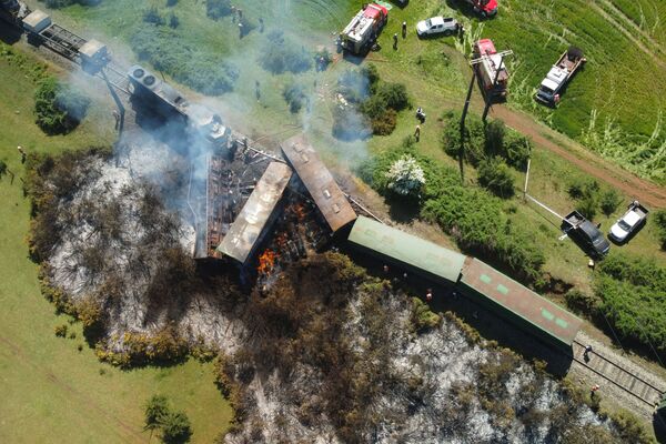 Un tren de carga descarriló en la ciudad chilena de Victoria tras un ataque de desconocidos. - Sputnik Mundo