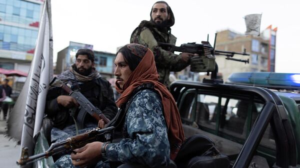 Talibanes vigilan la seguridad en Kabul, Afganistán - Sputnik Mundo