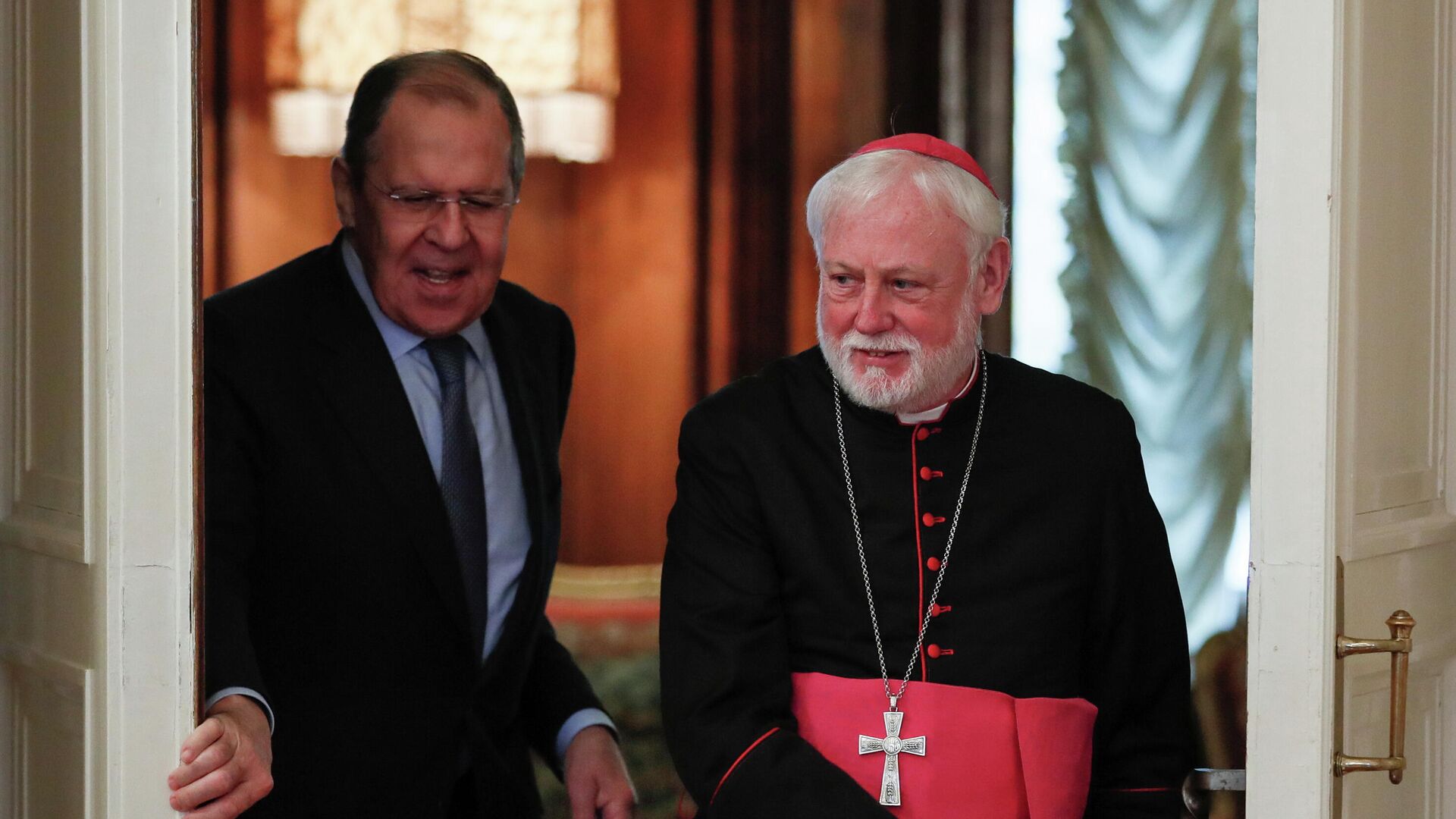 Ministro de Exteriores ruso, Serguéi Lavrov, y el arzobispo Paul Richard Gallagher - Sputnik Mundo, 1920, 09.11.2021