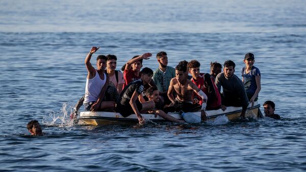 Migrantes en el mar Mediterráneo - Sputnik Mundo