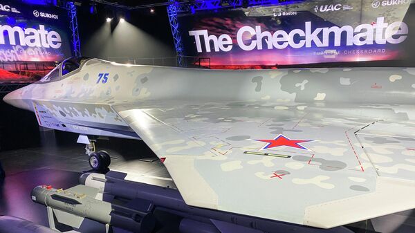 Checkmate, caza ruso de quinta generación, en la feria Dubai Airshow 2021 - Sputnik Mundo