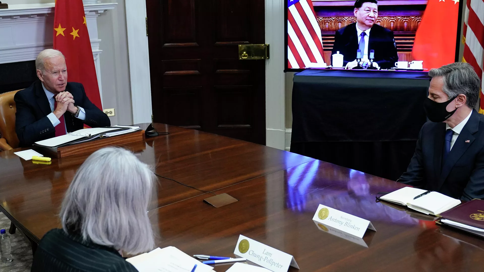 El presidente de EEUU, Joe Biden, y el presidente de China, Xi Jinping, en la reunión virtual  - Sputnik Mundo, 1920, 10.02.2023