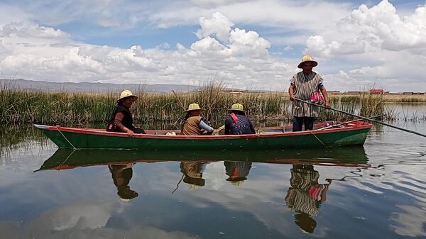 Indígenas de la comunidad uru en el lago Titicaca - Sputnik Mundo