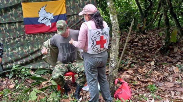Las disidencias del Frente 33 de la antigua guerrilla de las FARC entregaron ante una comisión humanitaria al soldado Dayan Leonardo Ávila Chona, del Ejército Nacional de Colombia - Sputnik Mundo