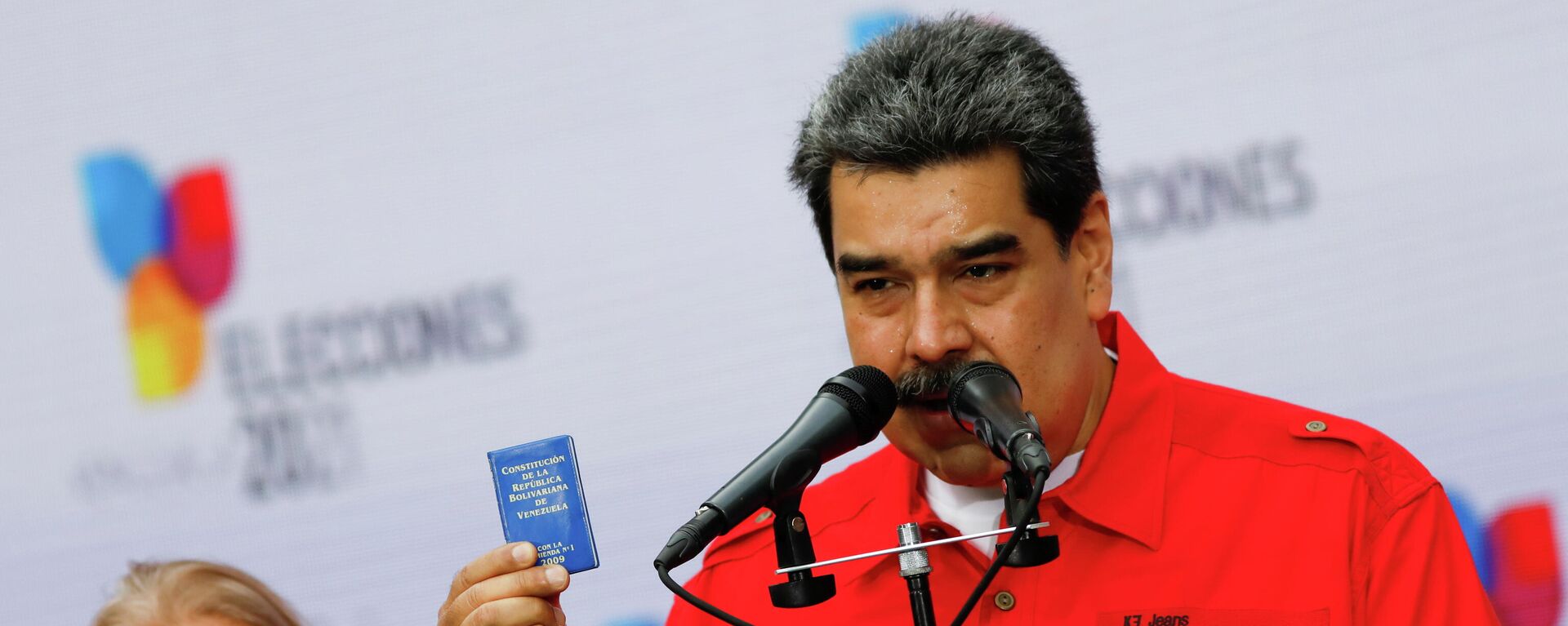 El presidente de Venezuela, Nicolás Maduro, da unas declaraciones luego de ejercer su derecho al voto en elecciones regionales - Sputnik Mundo, 1920, 20.12.2021